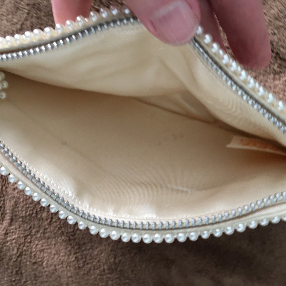 🎉Host Pick🎉 Vintage faux pearl clutch by Debbie - Picture 3 of 3
